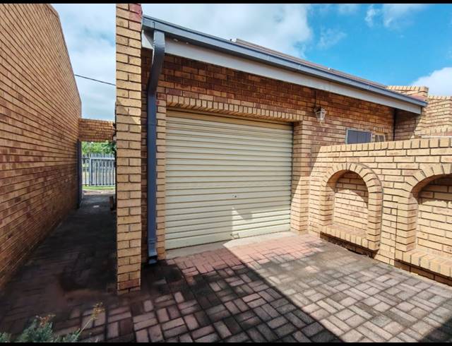 3 BEDROOM TOWNHOUSE FOR SALE IN THREE RIVERS